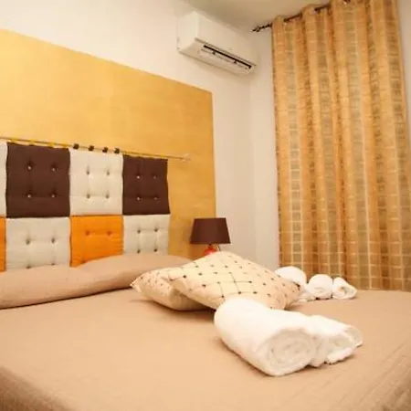 Piazza Novecento Bed & Breakfast